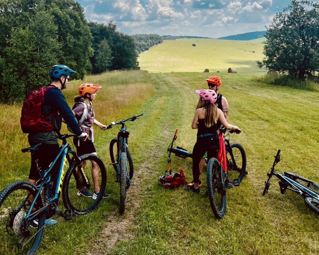 wypozyczalnia rowerów elektrycznych wycieczka deptak ropki