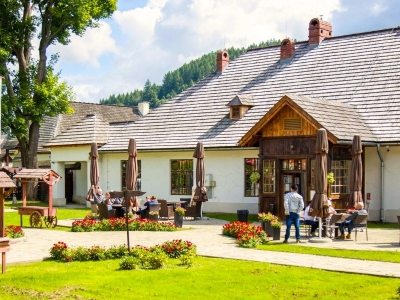kawiarnia_dwor_starostow_przystanek_na_trasie_rowerow_elektrycznych